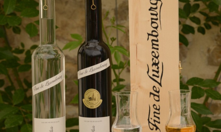 Distillerie Zenner Bouteilles et Verres comprimé